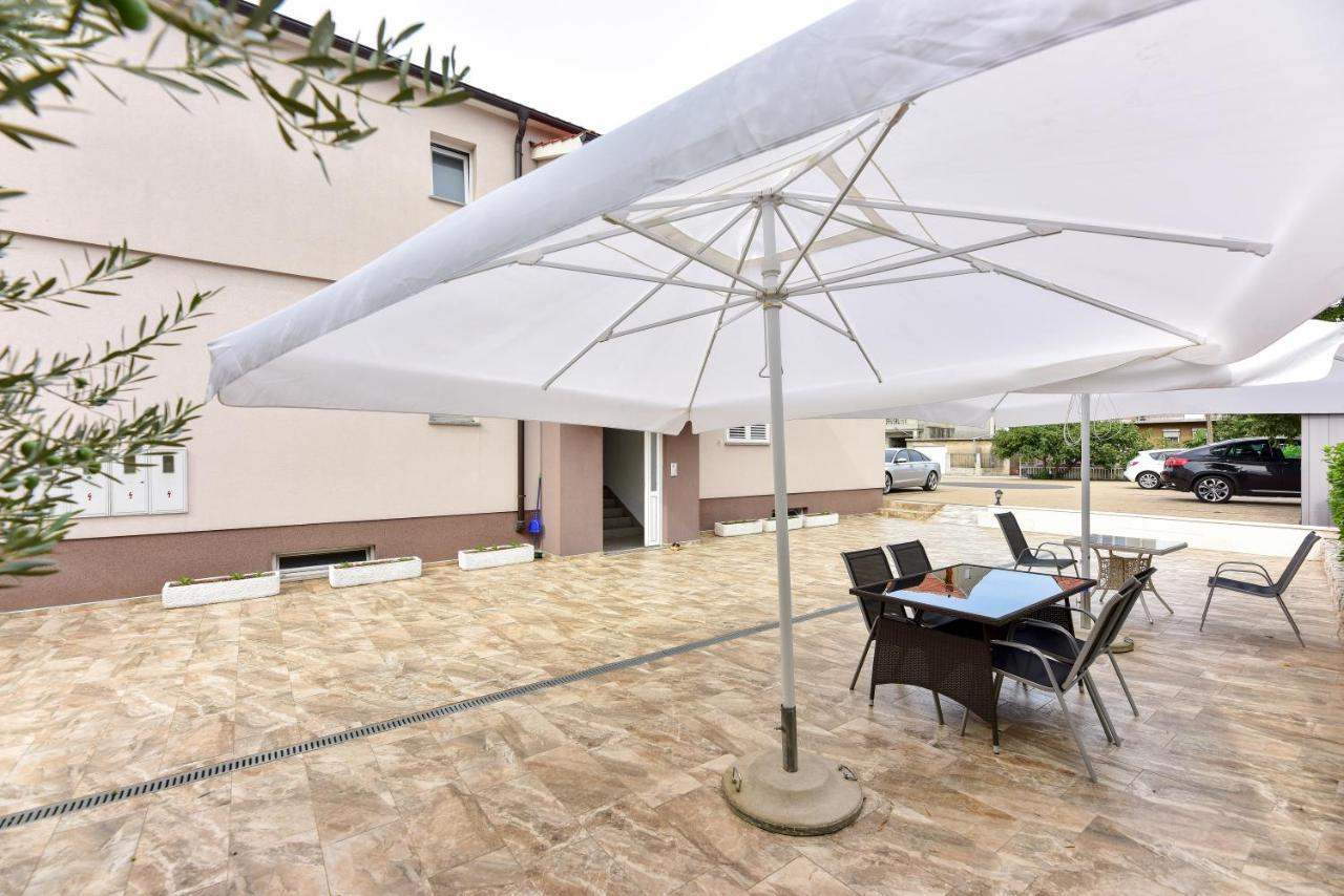 Apartments Villa Visnjik ザダル エクステリア 写真